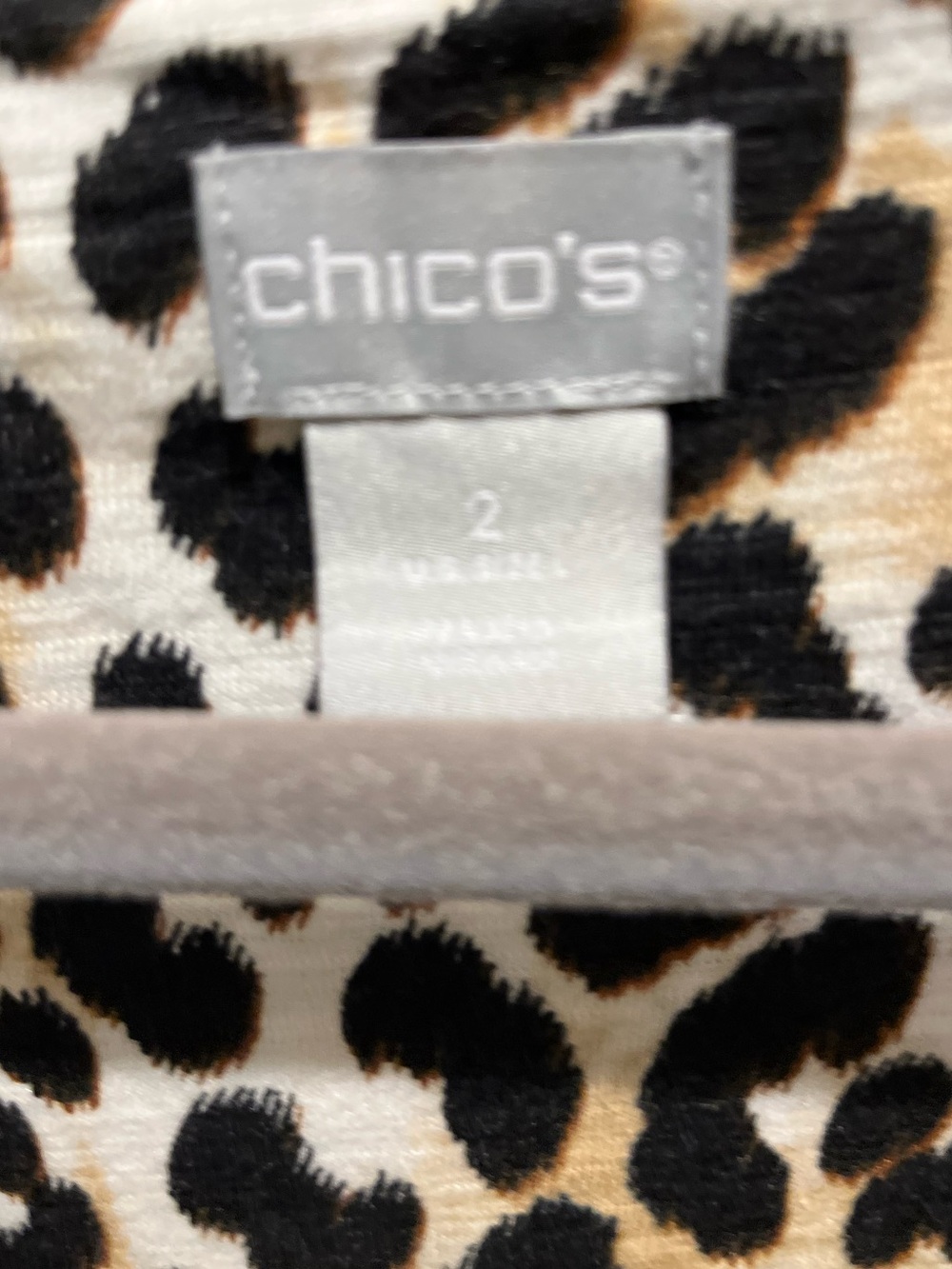 68. WOMENS CHICO’S 2/L DETAIL TOP - Picture 2 of 5